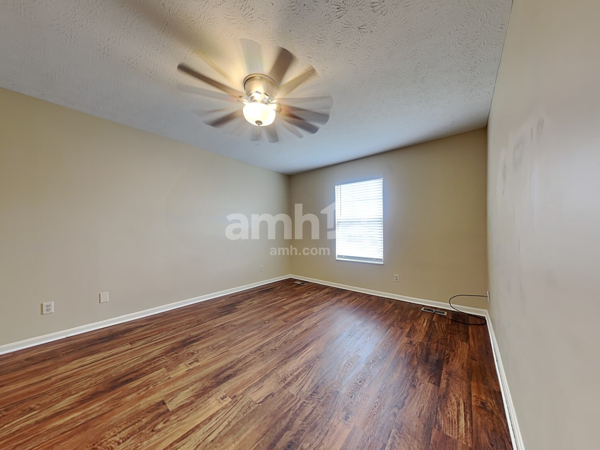 Building Photo - 3679 Shorewood Dr