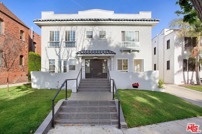 Primary Photo - 1014 S Orange Dr