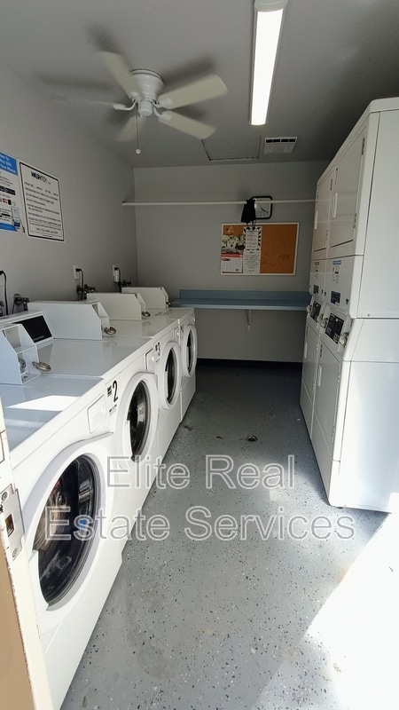 Building Photo - 1013 S Sunshine Ave