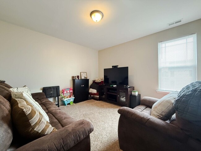 Building Photo - 3935 Standardbred Dr