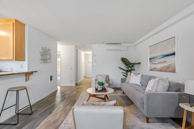 Building Photo - Remodeled 2 bed/2bath in Imperial Beach