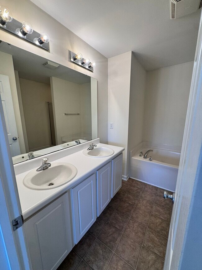 Building Photo - Classic 4-Bedroom Home in McKinley Mill