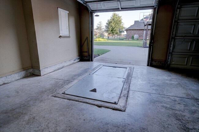 Building Photo - 812 Ryan Rd