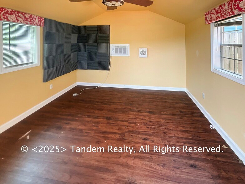 Building Photo - 401 Cleves St