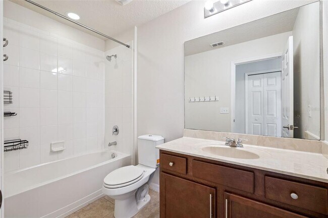 Building Photo - 1310 Oakcrest Ct