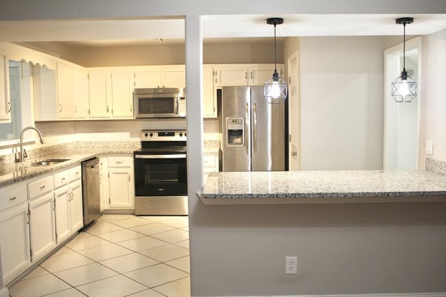 Building Photo - 4858 Riverwood Pl