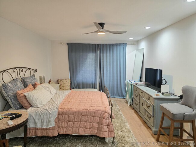 Building Photo - 3520 S Ocean Blvd