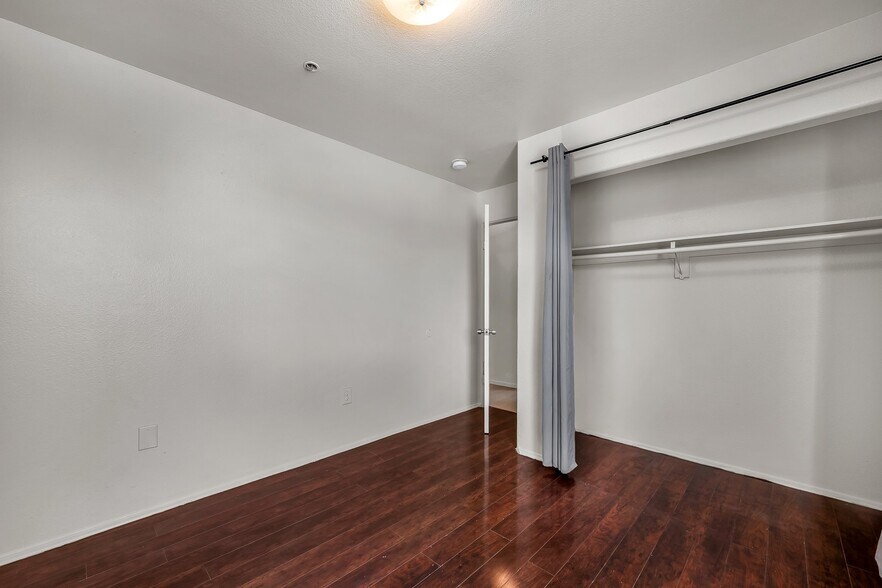 Building Photo - 5231 Huntington Dr N