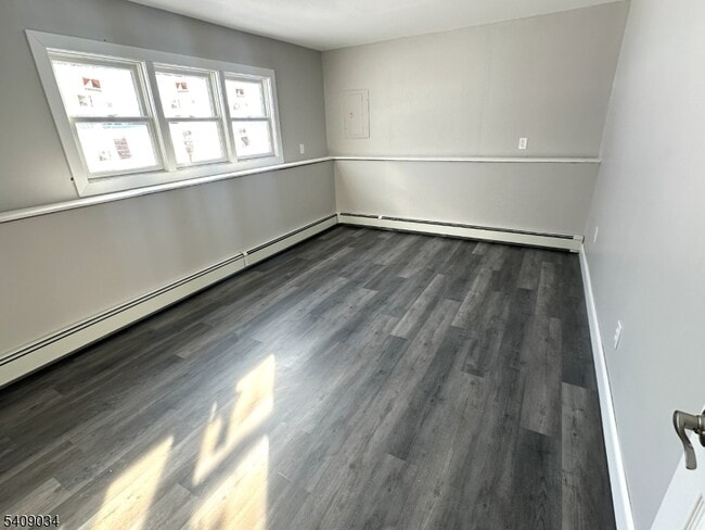 Building Photo - 28 Beardslee Hill Dr