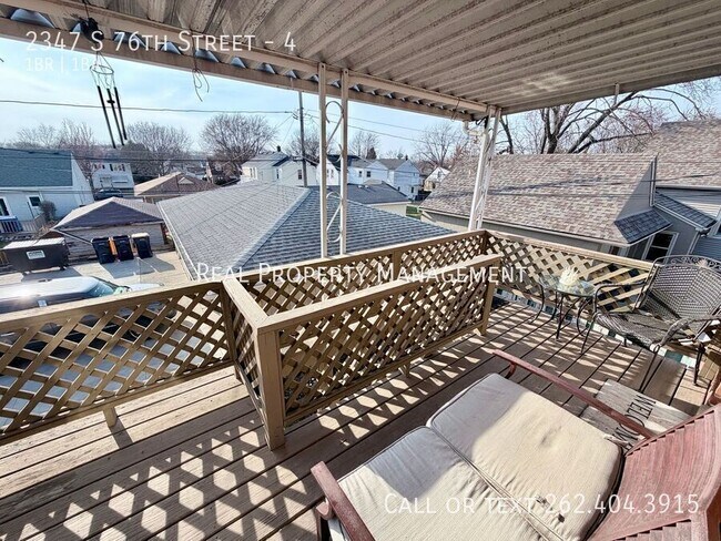 Building Photo - 2347 S 76th St