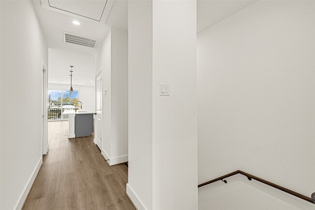 Building Photo - 409 Alvia Run Ln