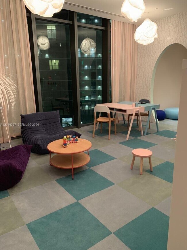 Building Photo - 650 NE 32nd St