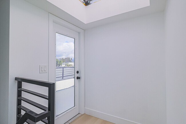 Building Photo - NEW CONSTRUCTION LUXURY 4 BED TOWNHOMES WITH ROOF DECKS