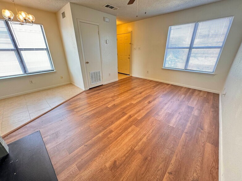 Building Photo - 2515 Bermuda Dr