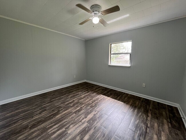 Building Photo - Spacious 4-Bedroom Brick Home on 1 Acre – ...