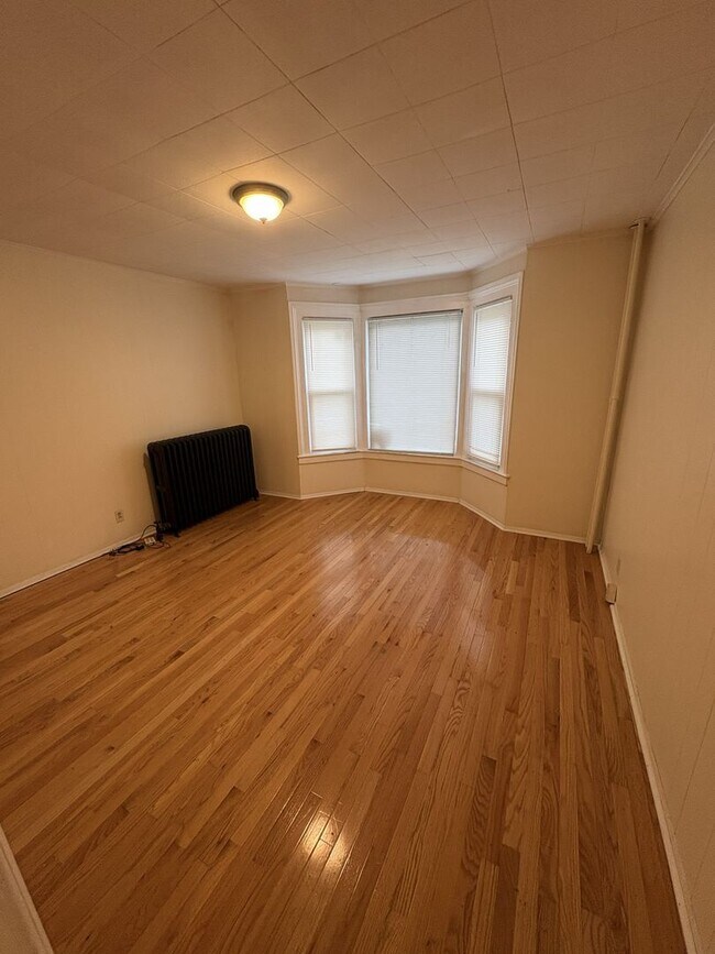 Building Photo - 63 Langslow St