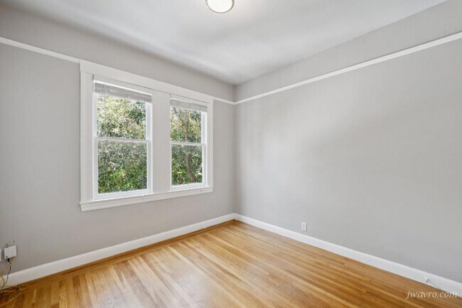 Building Photo - 1502 Sanchez St