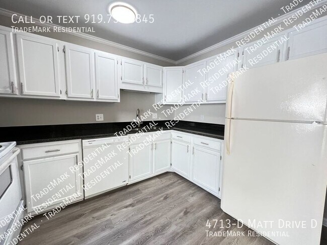 Building Photo - Charming 2 Bed 2 Bath QuadPlex