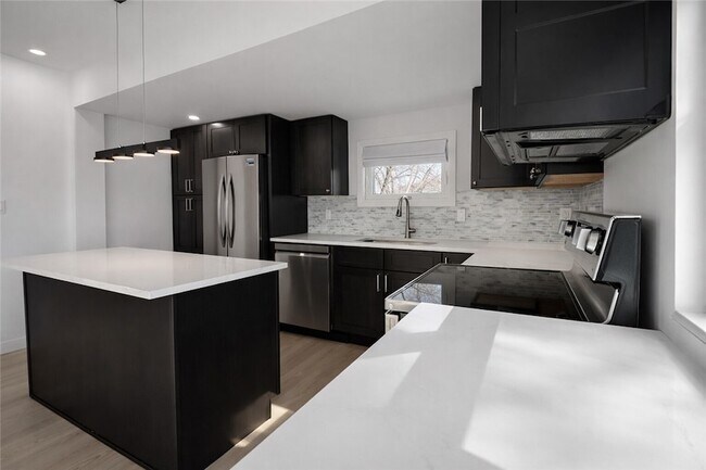 Building Photo - 107 Shoup St