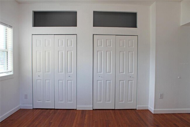 Building Photo - 1718 E Elm Rd