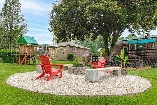 Building Photo - 6325 Glyndon Ln