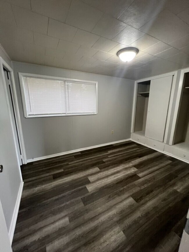 Building Photo - 601 Cedarwood Dr
