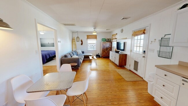 Building Photo - 2038 Norfolk St