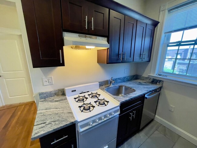 Building Photo - MISSION HILL 4BED $5600 ON HILLSIDE ST