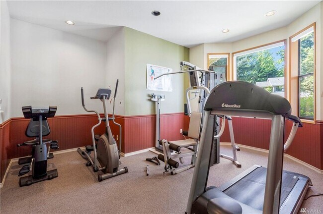 Building Photo - Charming 2 Bed 2 Bath Condo in Sought After Redmond