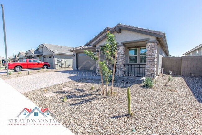 Building Photo - 15243 W Latham St