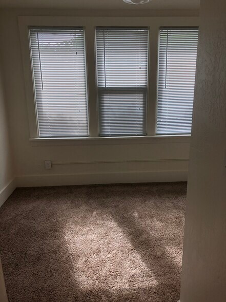 Building Photo - 203 Montana Ave