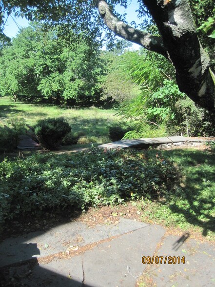 private grounds for your access - 116 Washington St