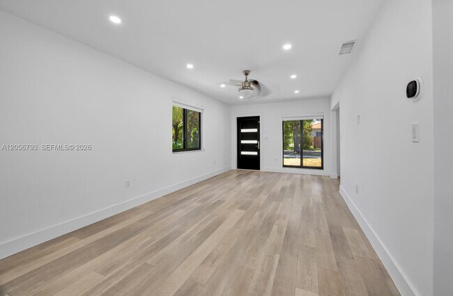 Building Photo - 3050 SW 26th St