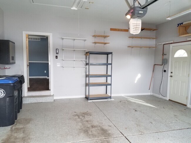 Building Photo - House For Lease