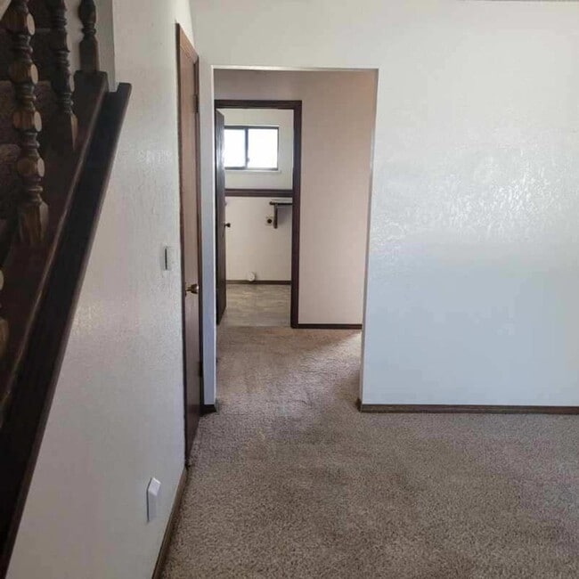 Building Photo - 2 Bed, 1 & 1/2 Bath, 1 Car Garage Duplex off of Patterson!!!!