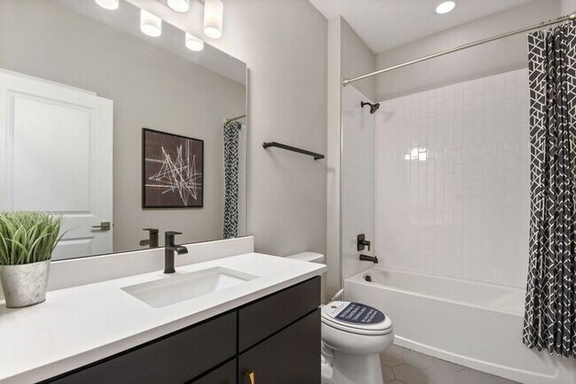 Building Photo - "Unfurnished" Luxurious 5/3.5 Stunning Hom...