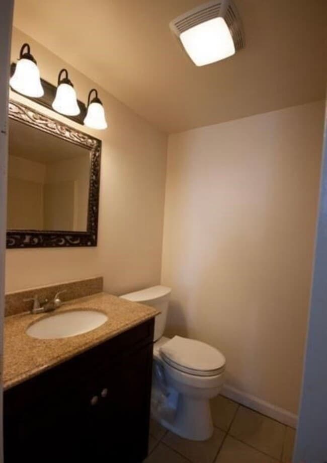 Building Photo - Beautiful 3 Bedroom 2 Bathroom Home Available 4/1/2026