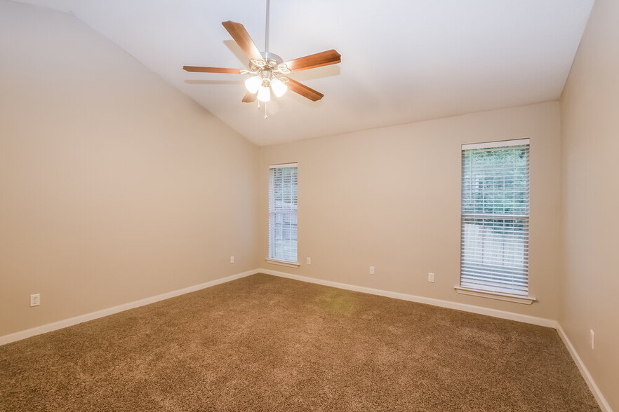 Building Photo - 6356 White Hawk Ln