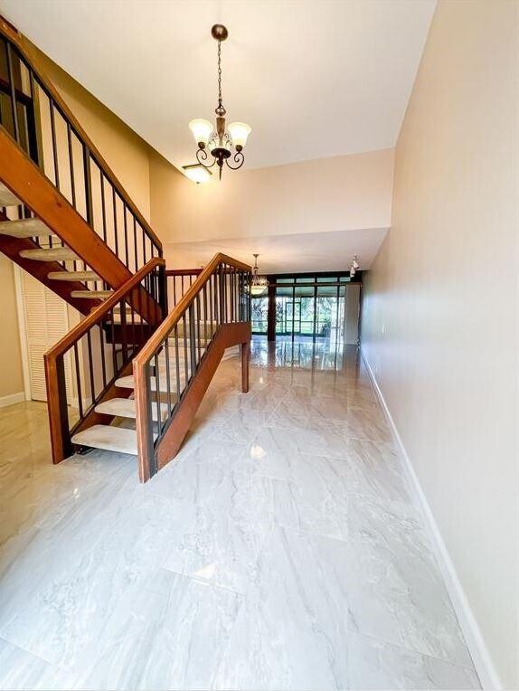 Building Photo - 10740 S Golfview Dr