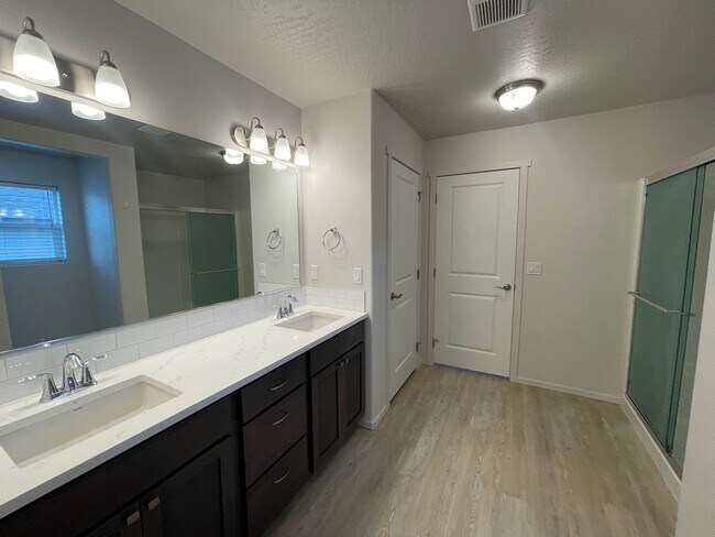 Building Photo - Hayden Rancher