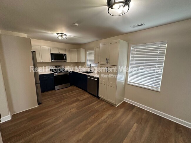 Building Photo - 741 Lunar Dr