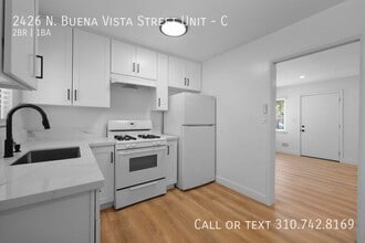 Building Photo - 2426 N Buena Vista St