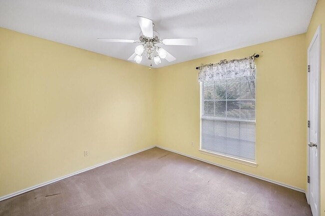 Building Photo - 3205 Village Park Dr
