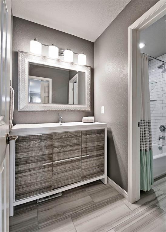 Building Photo - 7 S Prairie Dunes Dr