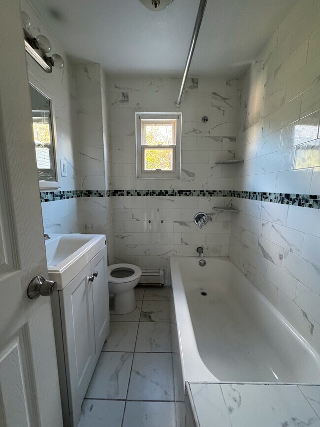 bathroom - 1336 Chisholm St