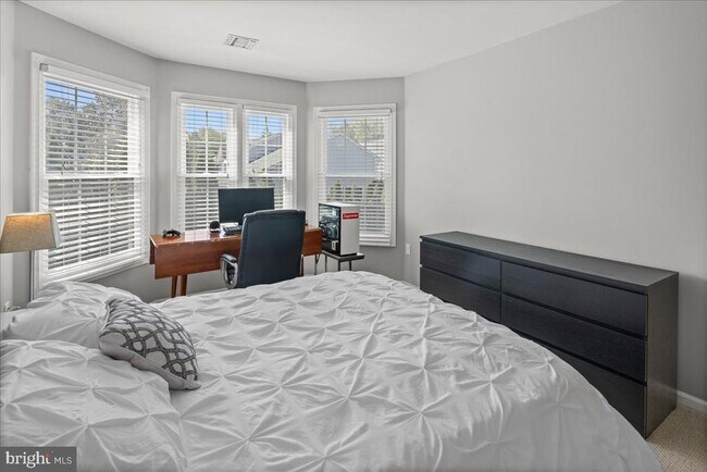 Building Photo - 9 Cromwell Ct