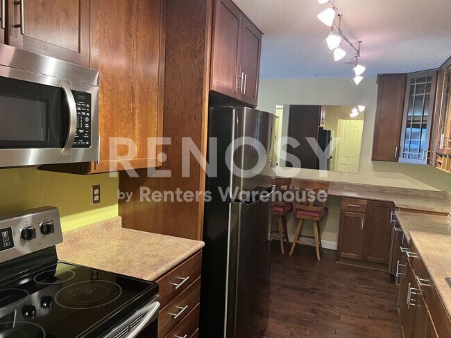Building Photo - 1BR 1BA CONDO IN Plymouth!