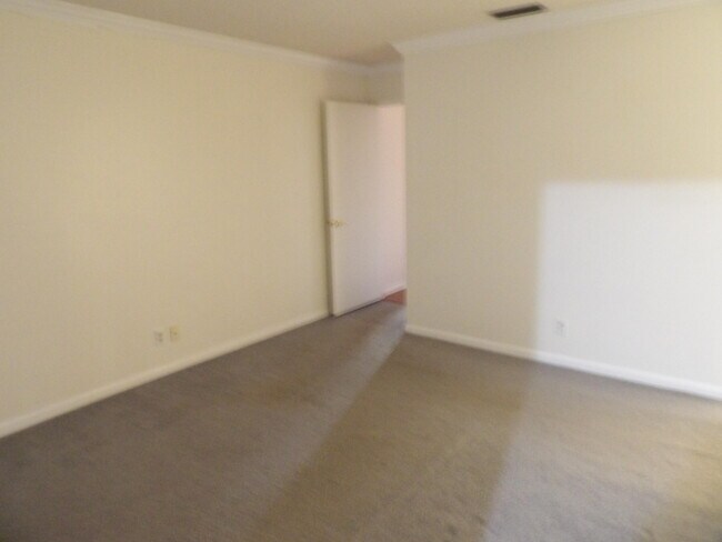 Building Photo - 604 Sea Pine Way
