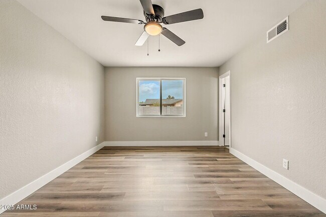 Building Photo - 3262 E Enid Ave