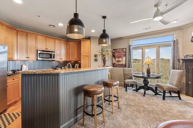 Building Photo - Luxury resort-style living: Fully furnished condo on the Cumberland River less than 25 miles from...